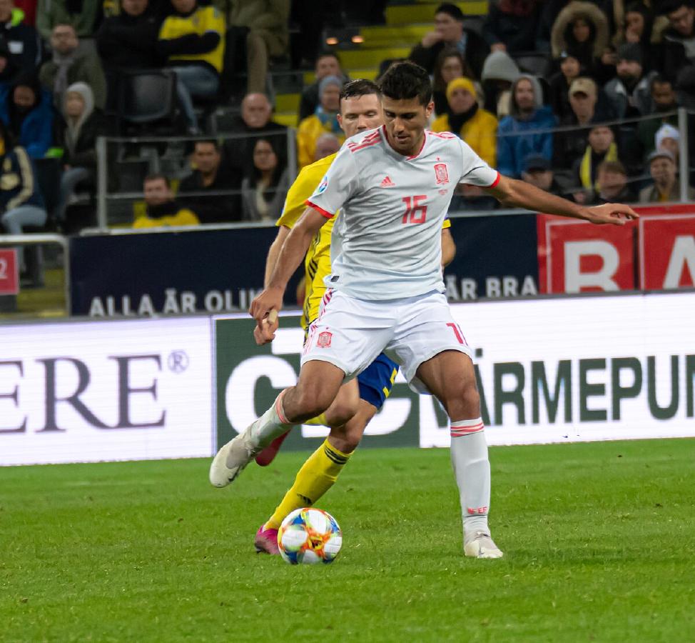 罗德里vs布斯克茨vs皮尔洛：三代后腰巅峰对比